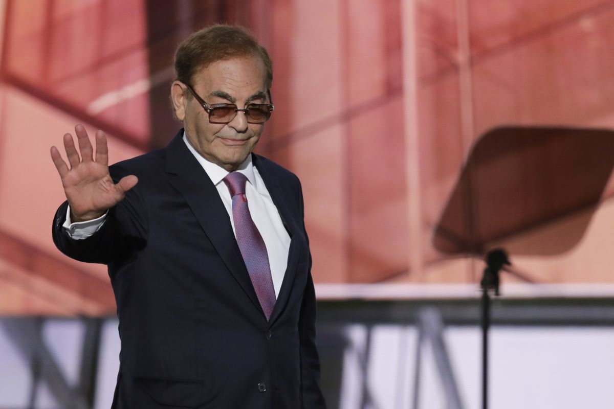 Phil Ruffin waves during night three