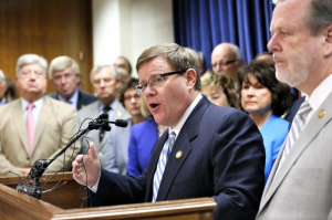 TimMooreSpeakingPodium2016