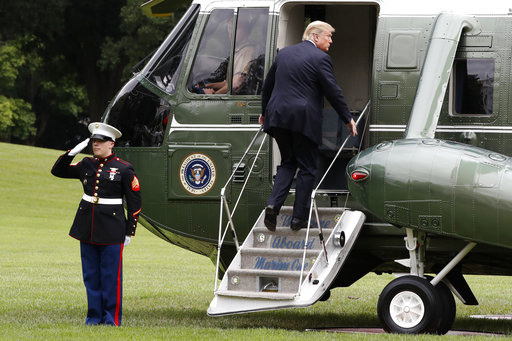 Trump boards Marine 1