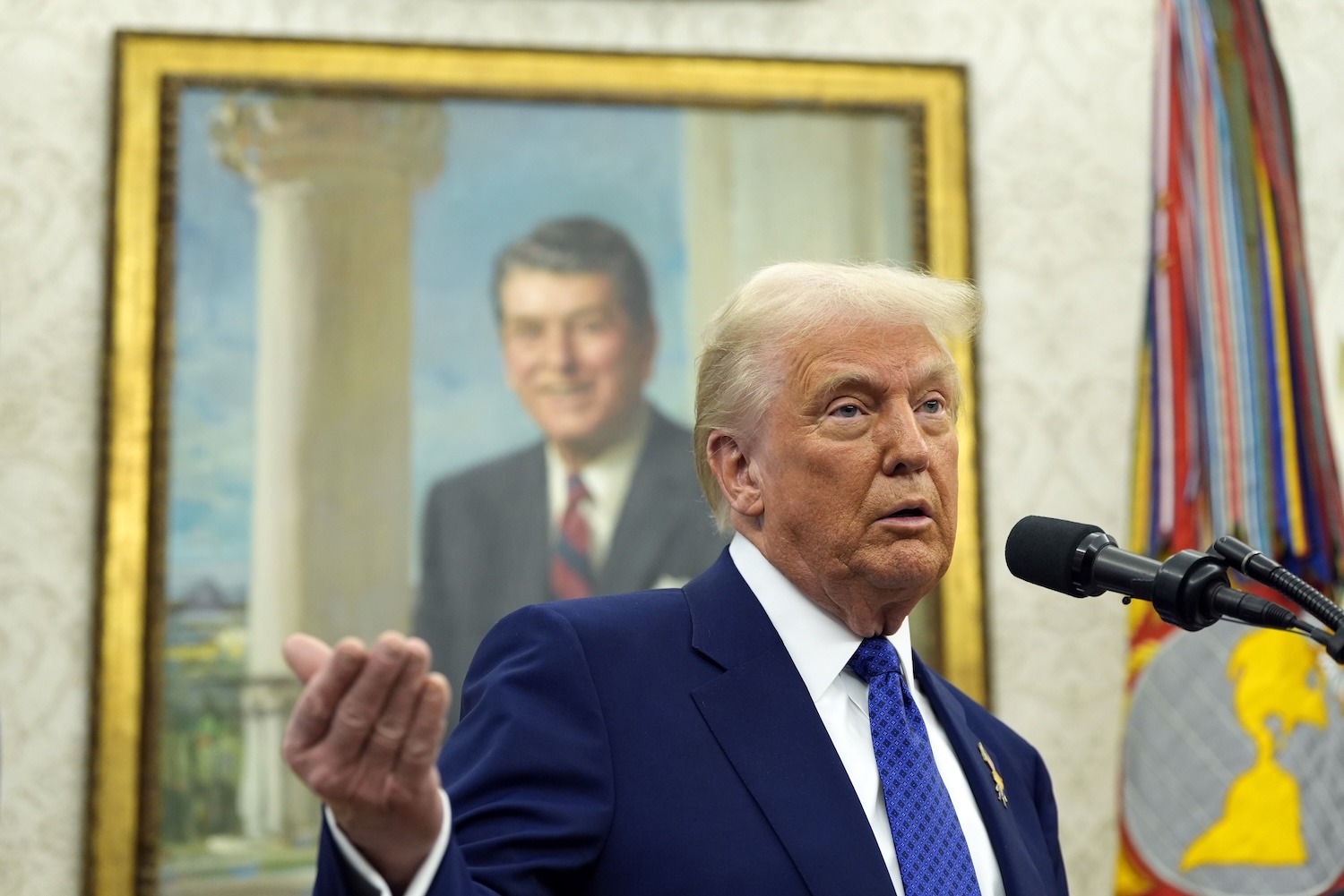 Trump Oval Office 02-12-2024