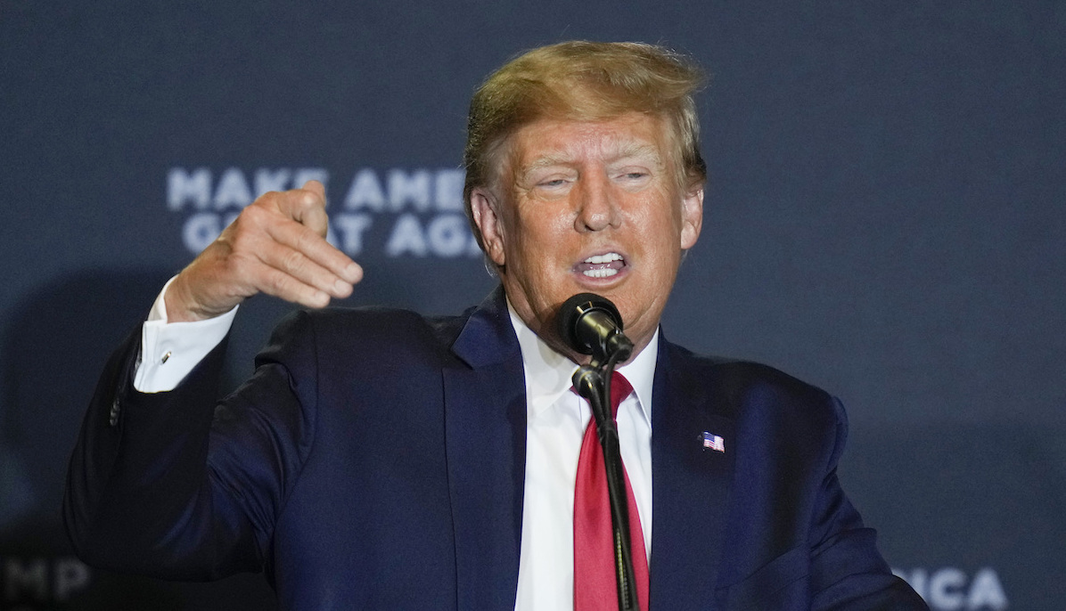 Trump speaks at campaign event 042723