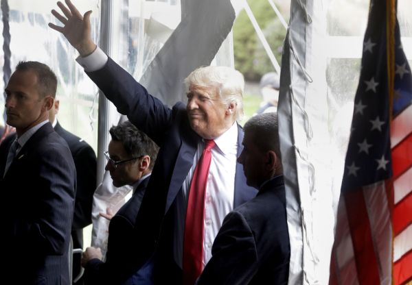 Trump waving in R.I.