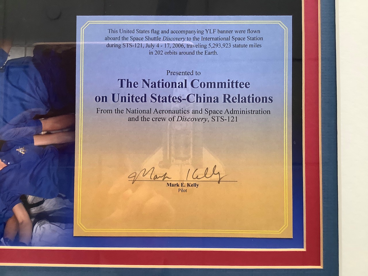 Certificate Mark Kelly 2006 banner and flag