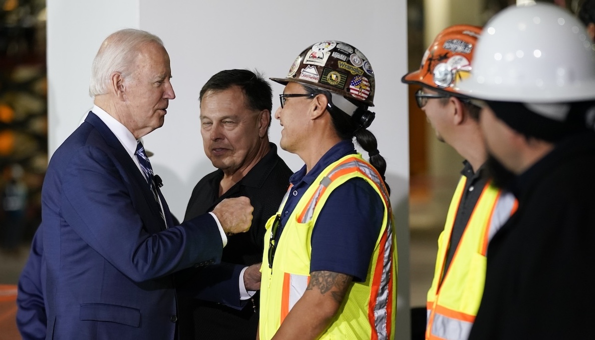 Biden new semiconductor plant meeting workers in Phoenix, 12-6-2022