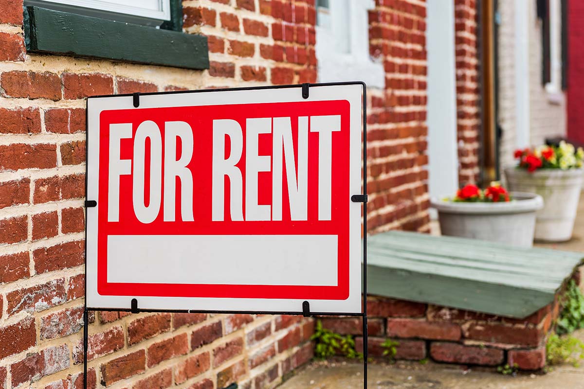 Señal "for rent" para historia sobre Michigan inmigrantes renta Biden, PolitiFact En Español, 5-15-2024