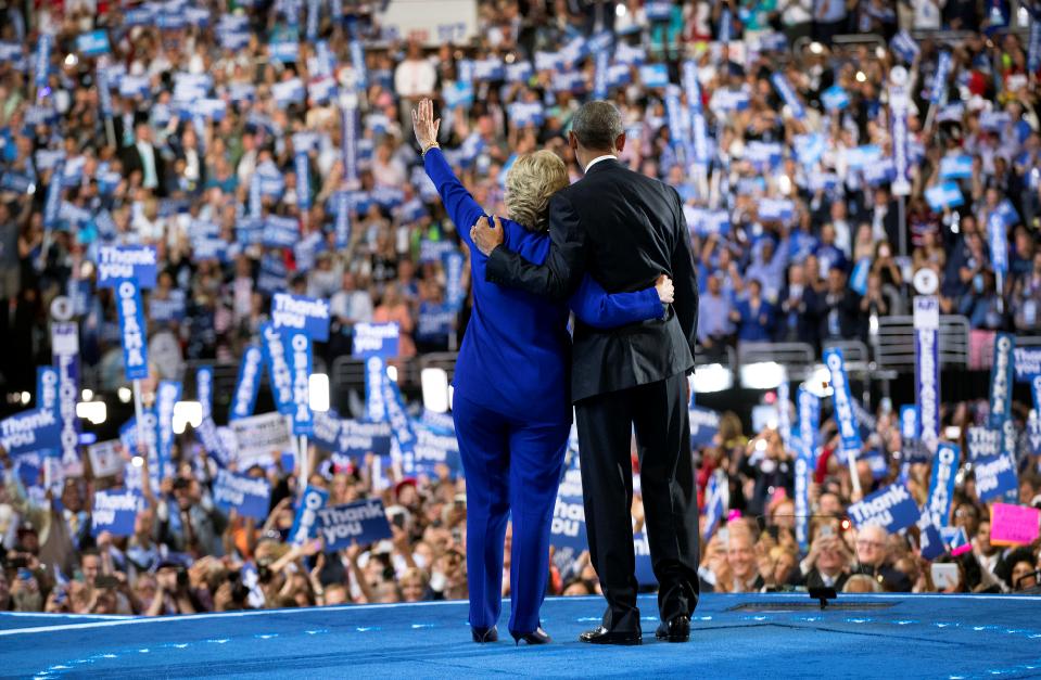 Live fact-checking the DNC photo