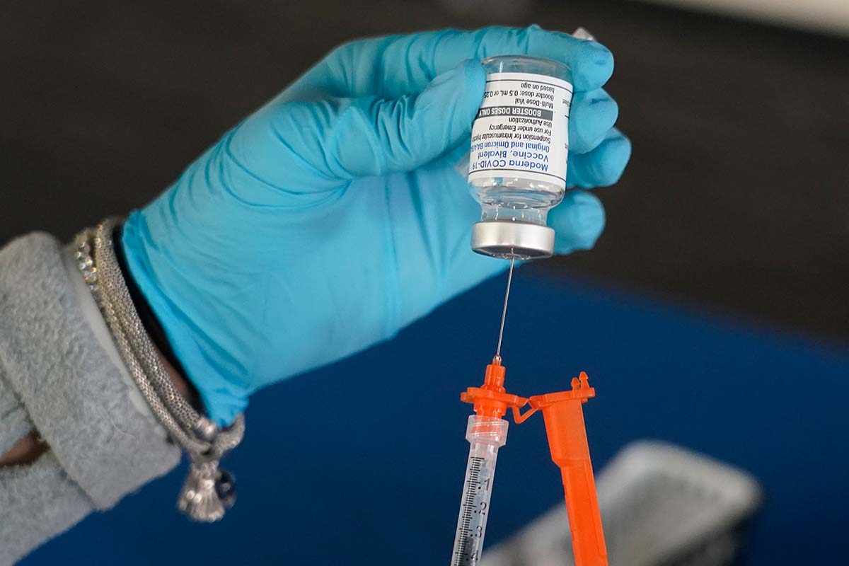 COVID-19 booster in Jackson, Miss., 11-18-2022