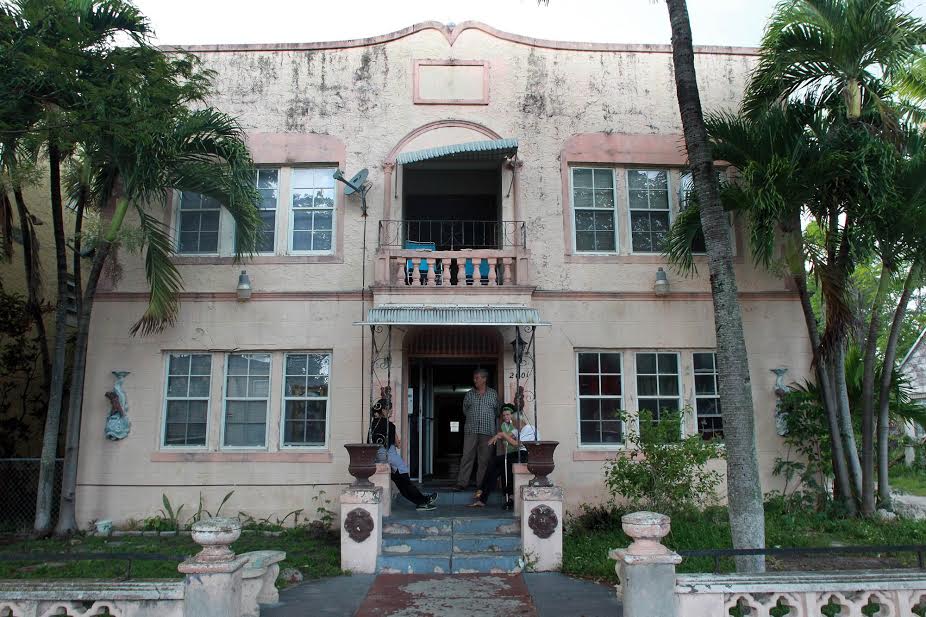 small rundown apartment building in South Florida
