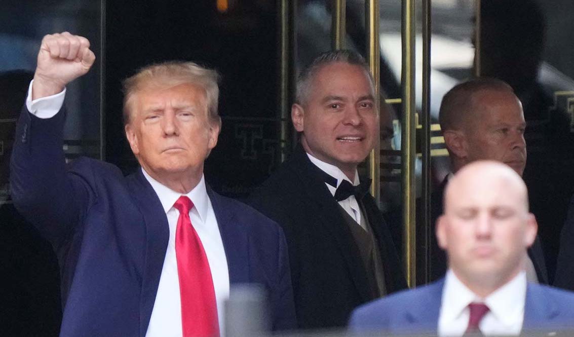 Trump leaves Trump Tower 4-4-2023