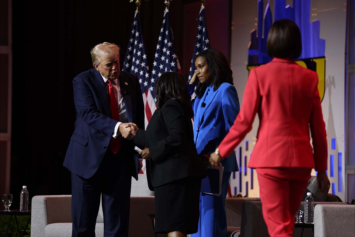 Donald Trump shakes hands with panel moderators at NABJ in Chicago, 7-31-2024