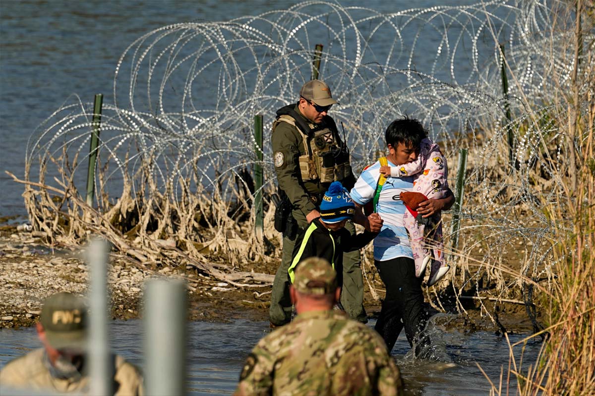 Migrants in Eagle Pass, Texas, 1-3-2024
