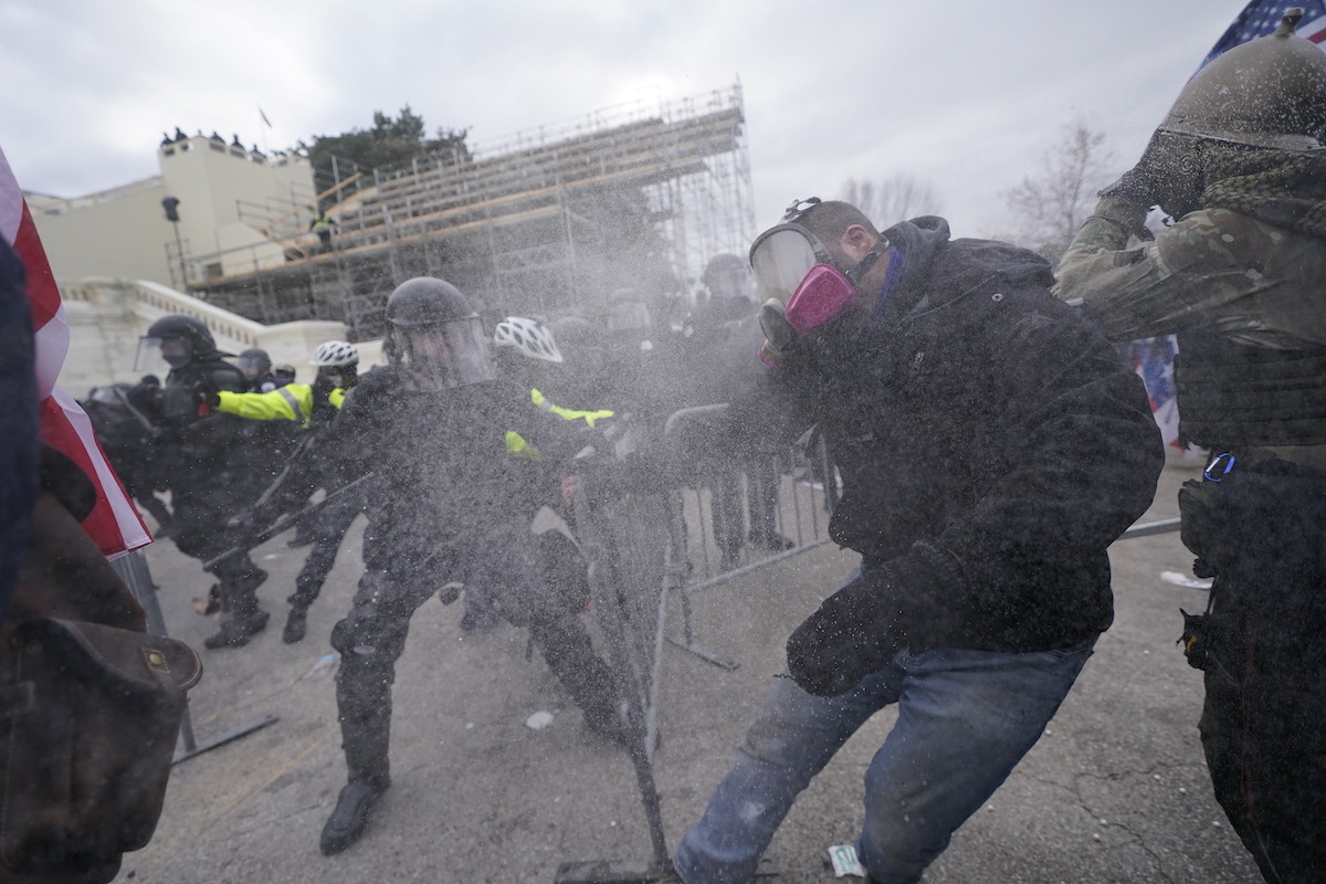 Rioters clash with police on jan 6