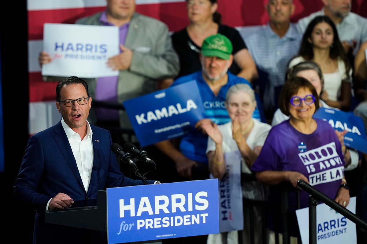 Pennsylvania Gov. Josh SHapiro campaigns for Kamala Harris in Ambler, Pa. , 7-29-2024