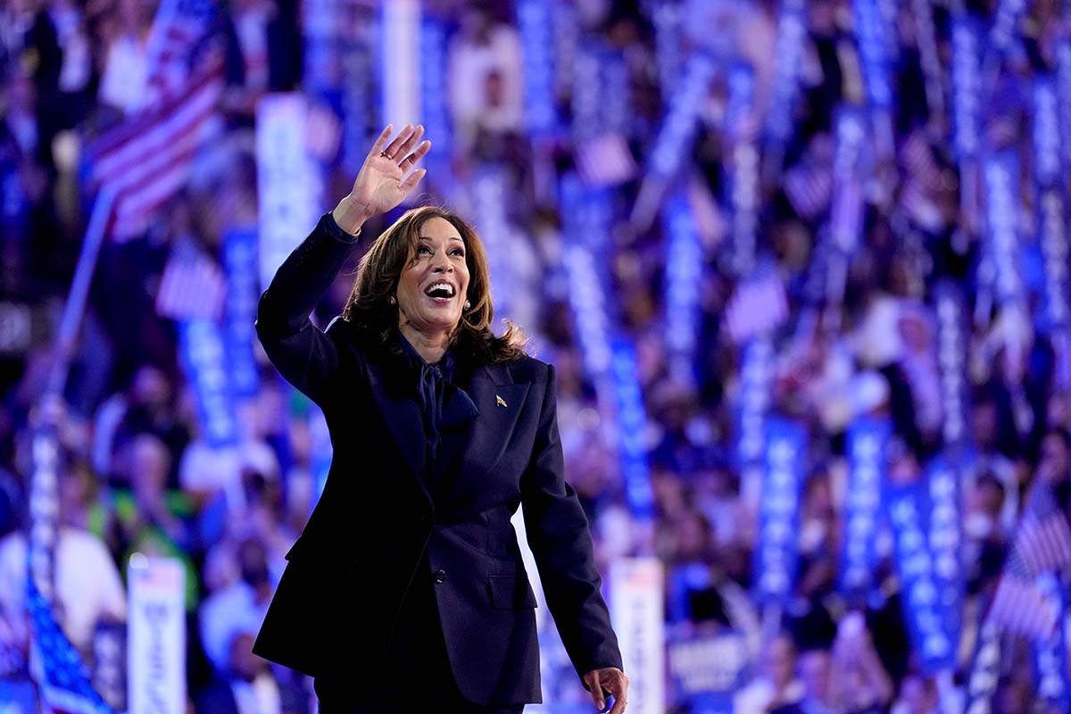 Kamala Harris waves to the United Center crowd at the DNC in Chicago, 8-22-2024
