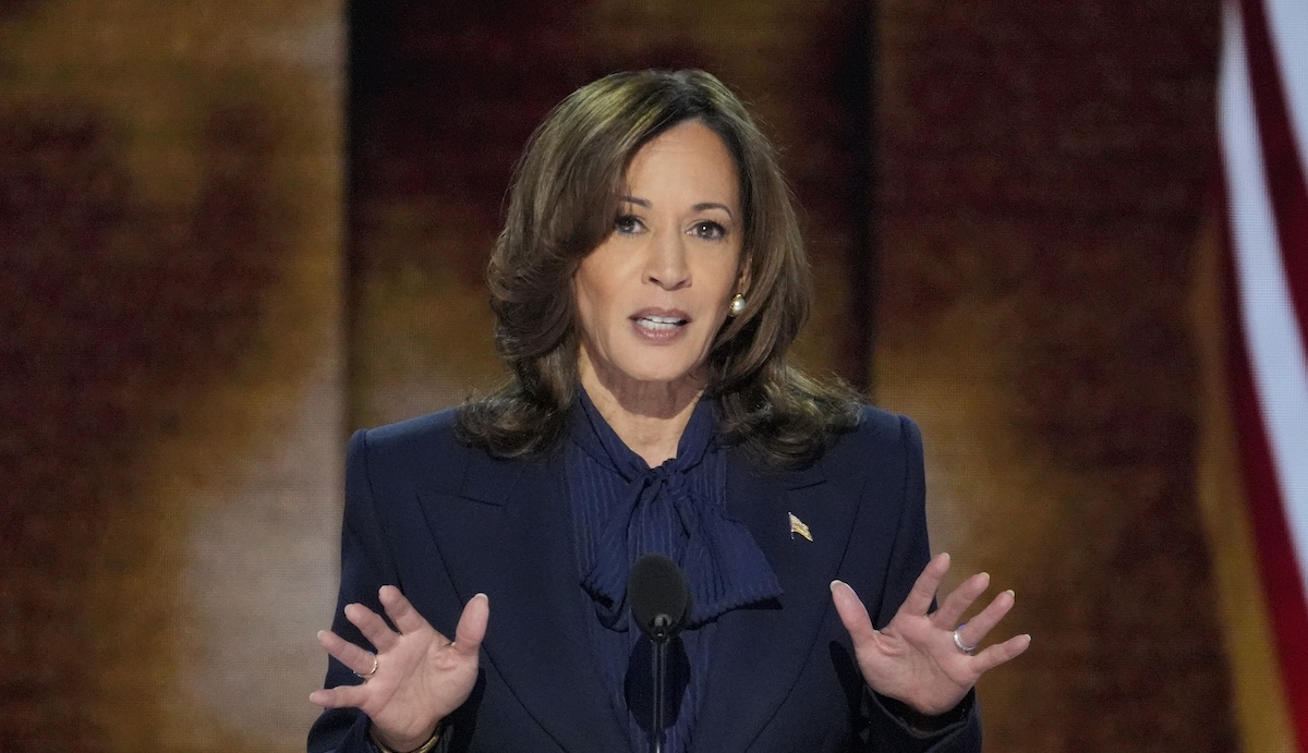 Kamala Harris hands out at the DNC in Chicago 8-22-2024
