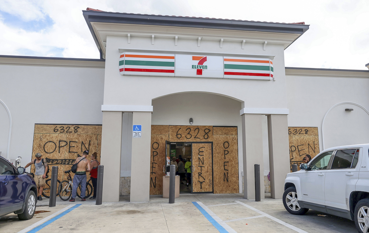 Hurricane Milton prep in New Port Richey, Fla., 10-08-24
