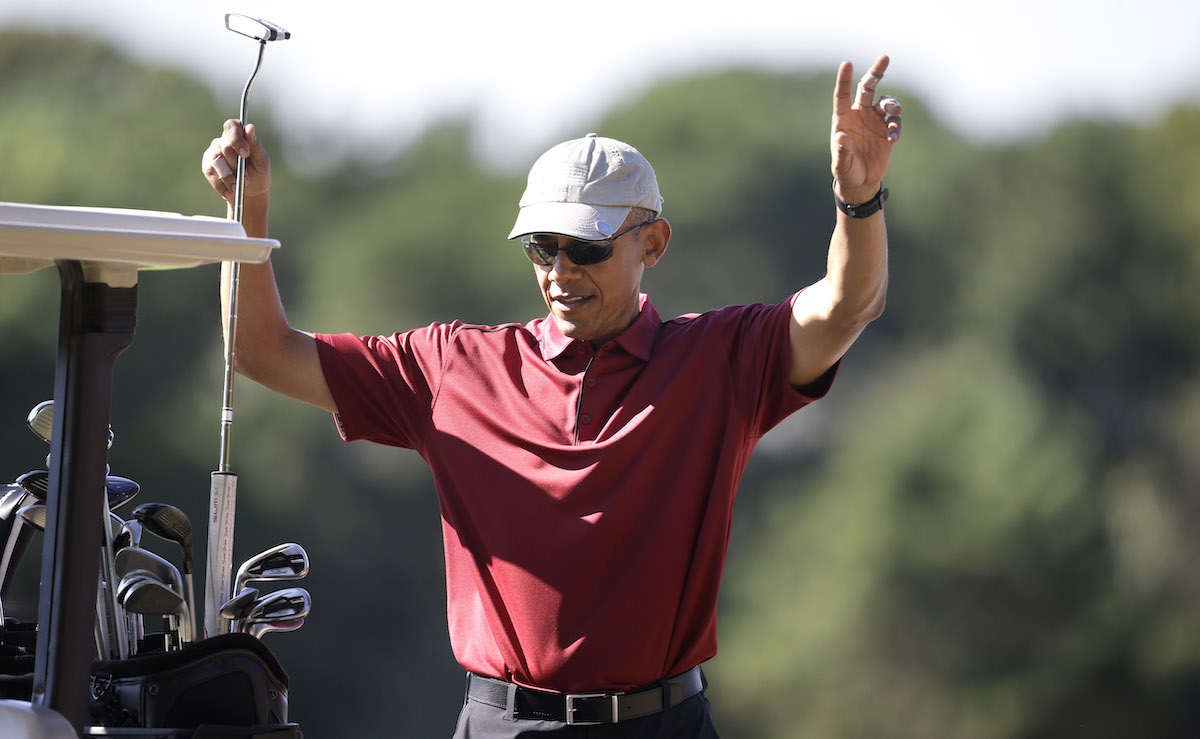 Obama taped fingers while golfing 2015