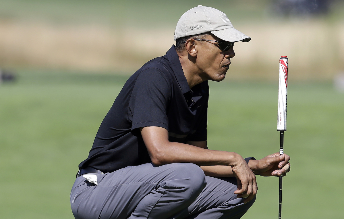 Obama golfing at Martha's vineyard, 2015