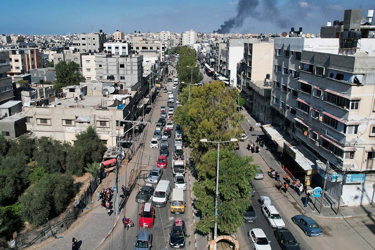 Palestinians flee Gaza, 10-13-2023