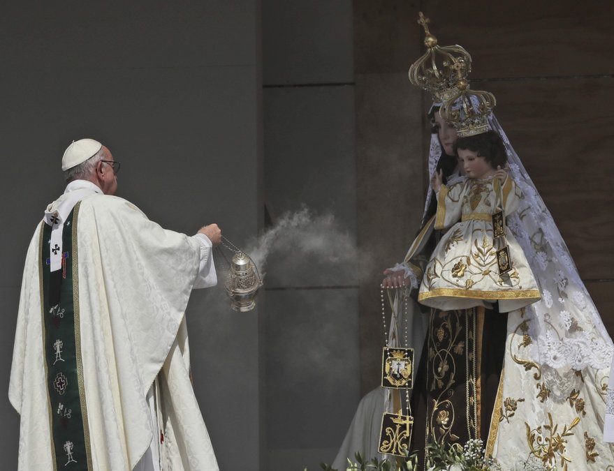 Pope waves incense Virgin mary Chile