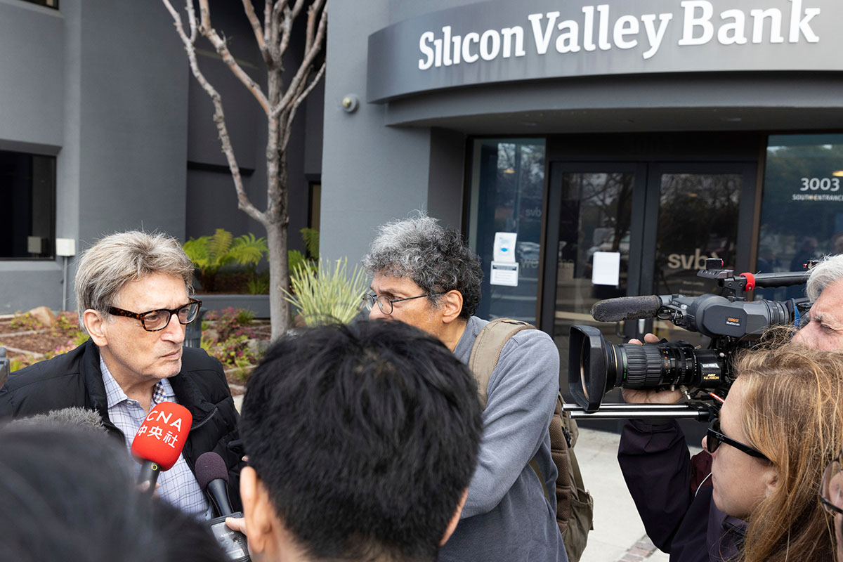 Silicon Valley bank crowd in Santa Clara, Calif., 3-13-2023