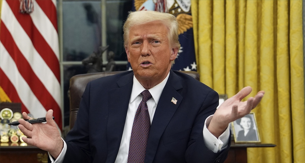 Donald Trump sings executive orders in the White House's Oval Office, 1-20-2025