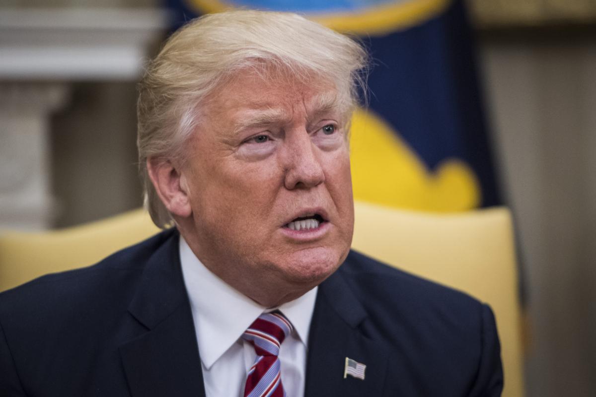 Donald Trump close in Oval Office May 2017