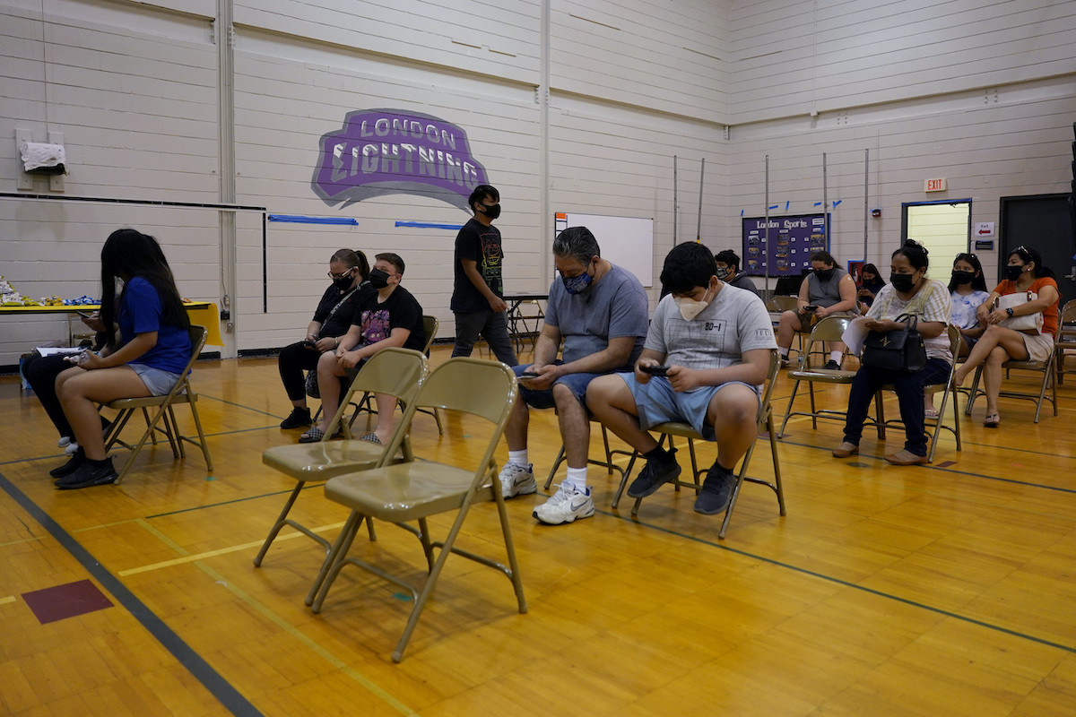 Teenagers get vaccine at school in Illinois 6-11-21