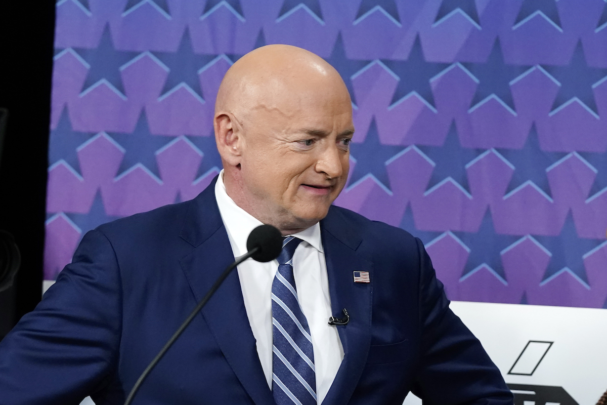 Mark Kelly debate 100622 AP