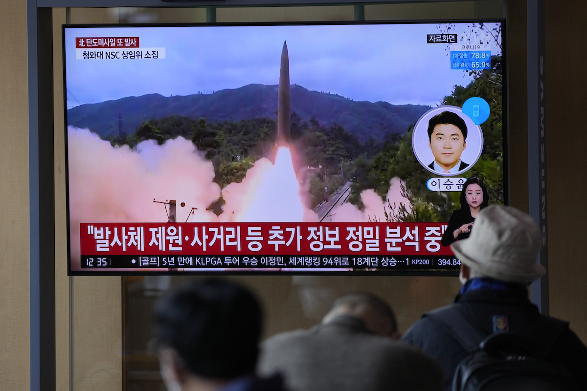 South Koreans watch news of NorKor missile test