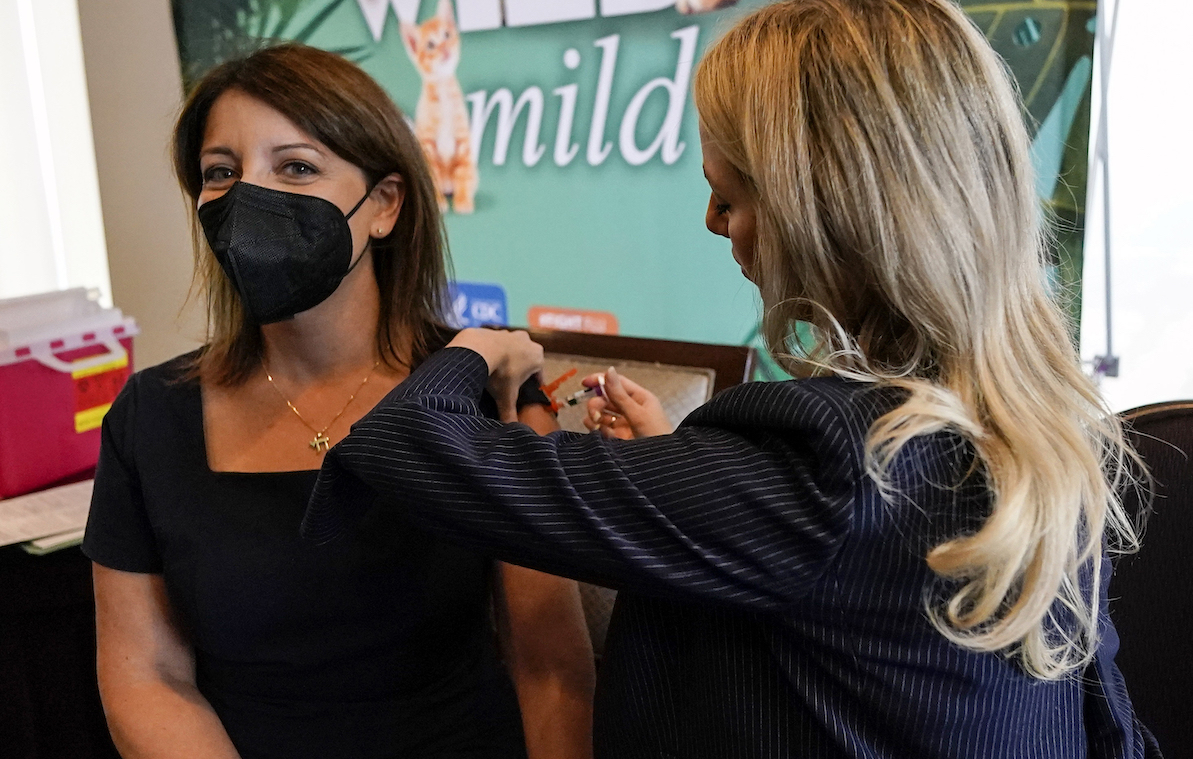 CDC director gets flu vaccine, 9-6-2023