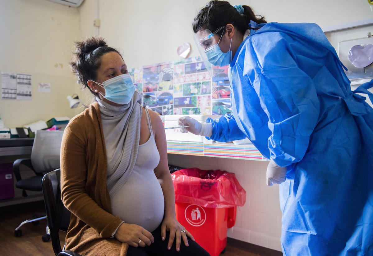 pregnant women getting vaccinated