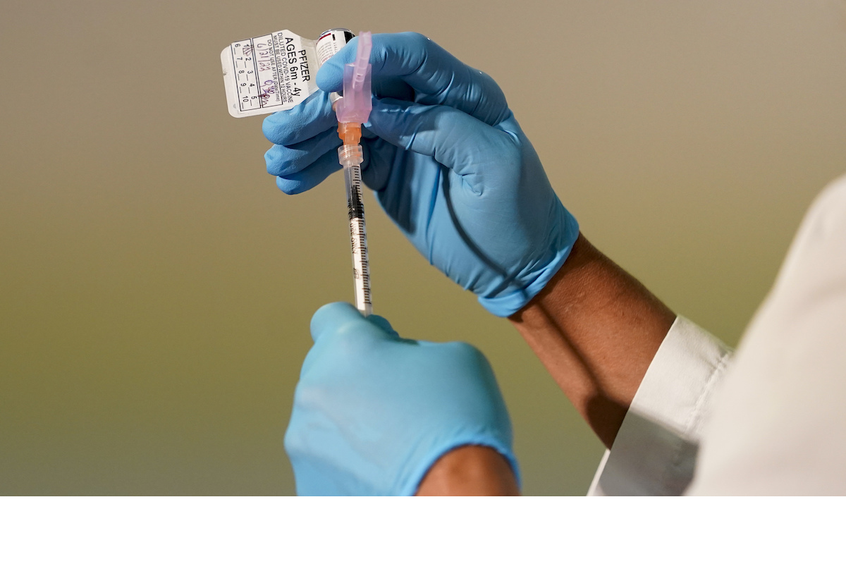 SPANISH: Covid Vax for Kids, nurses hands