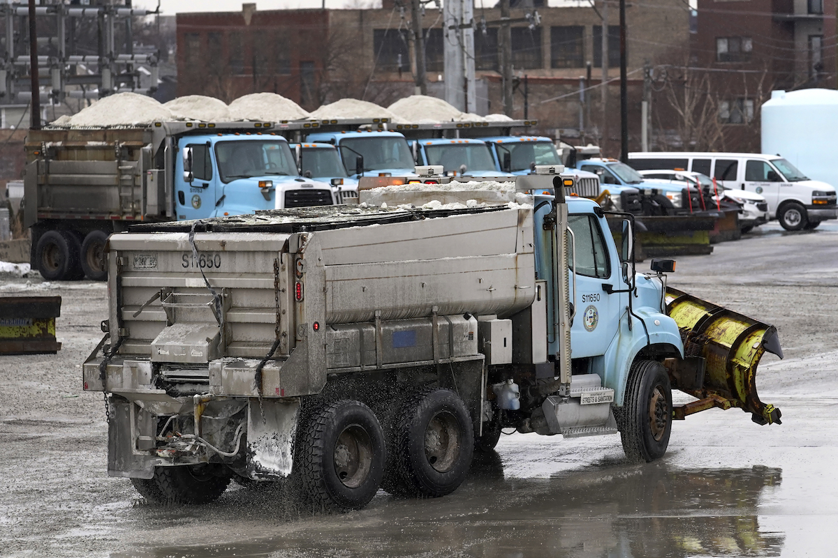 No, these salt trucks weren’t trying to stop ICE operations in Chicago