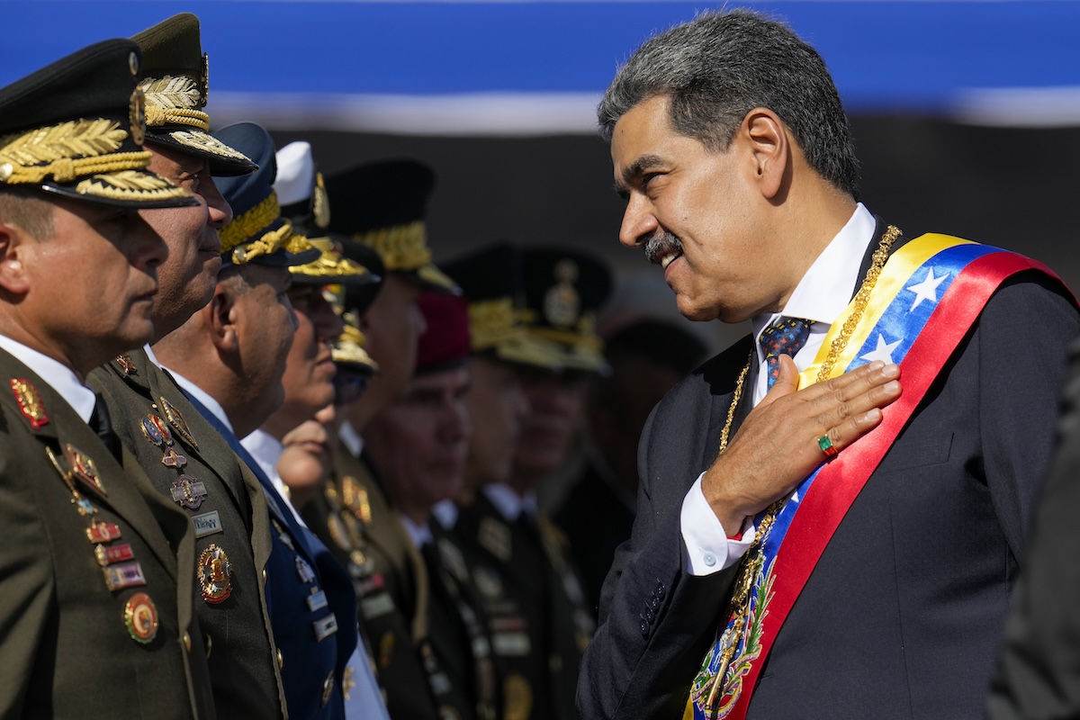 Venezuela President Nicolas Maduro talking to military member 01-10-2025