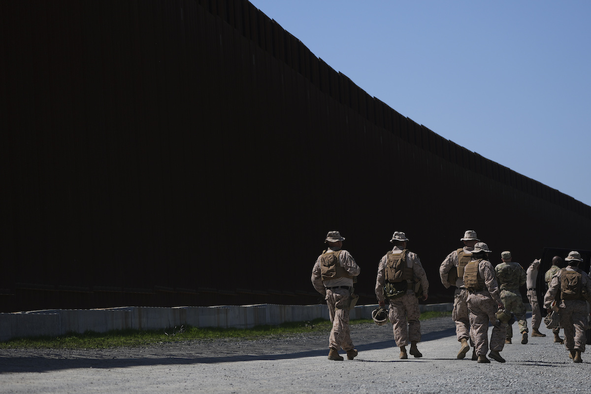 Imagen del muro fronterizo 03-25