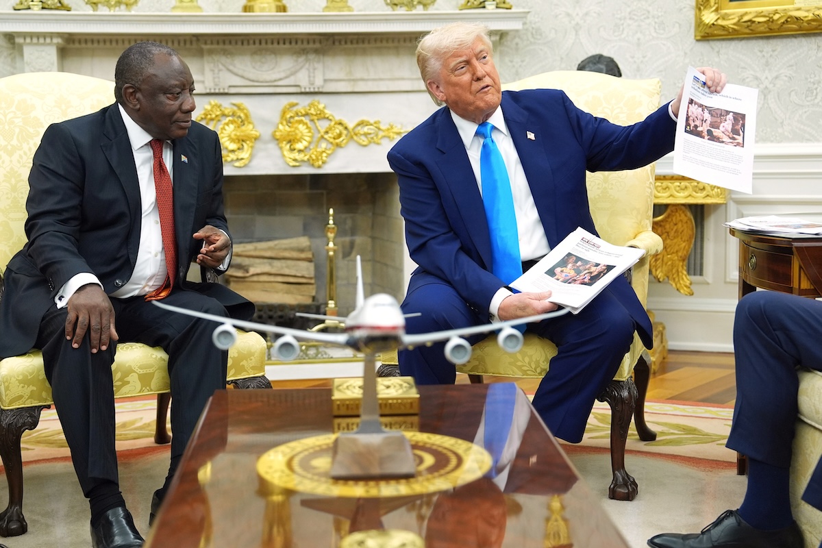 Trump with Ramaphosa holding dubious photograph