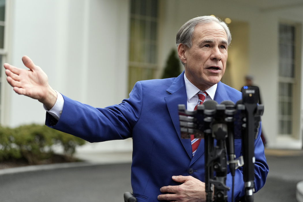 El gobernador de Texas Greg Abbott no dijo que deportaría a Dios si ‘fuera ilegal’