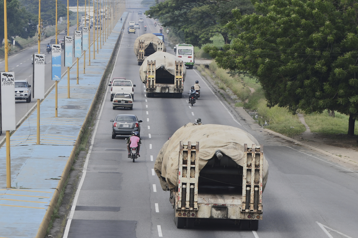 Tanks mobilizing in Venezuela after U.S. warships deployment 08-27-2025