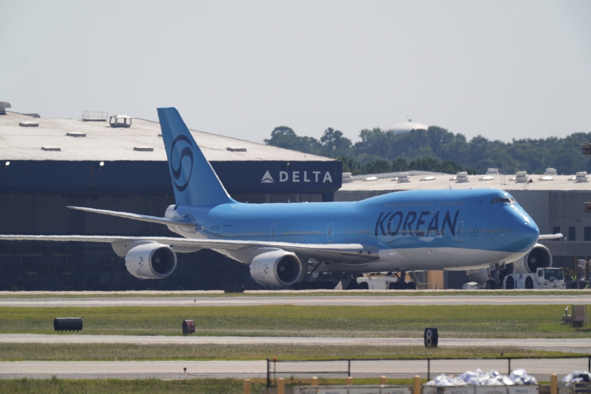 Image of Korean Air flight plane in Atlanta 09-10-25