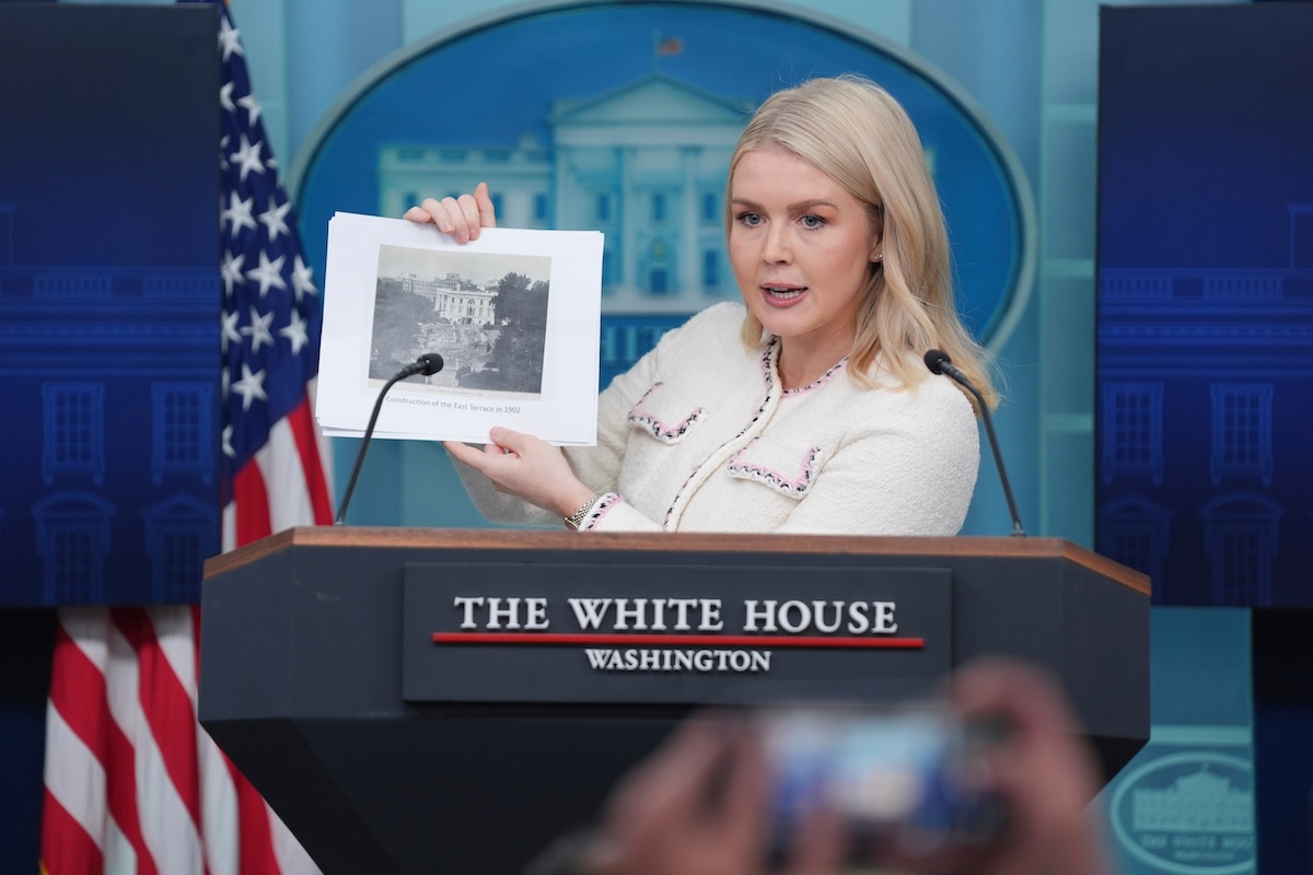 Hakeem Jeffries twists Karoline Leavitt’s words about ballroom as Trump priority