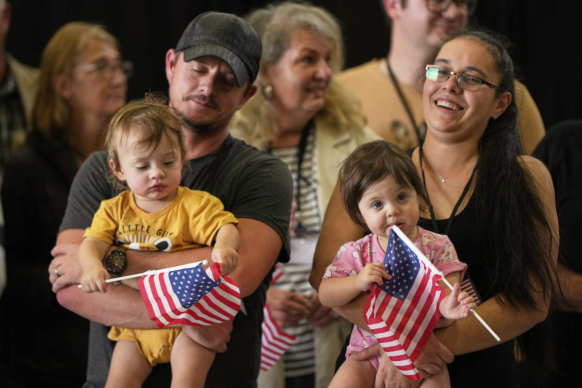 Afrikaner refugees from South Africa at Dulles airport 5-12-25