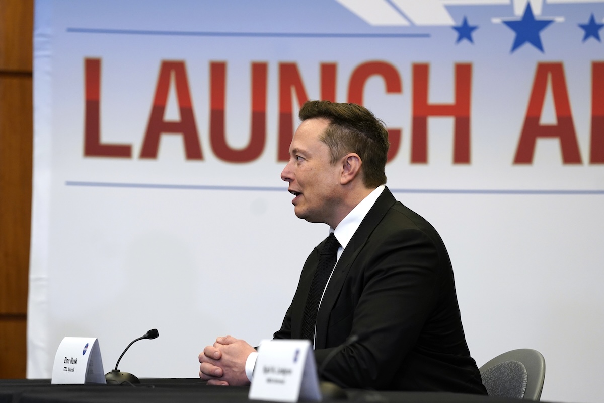 Elon Musk speaks during a round table chat with Donald Trump 05-27-2025