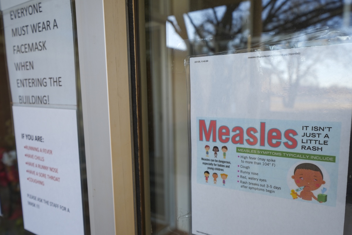 Measles sign on clinic in Brownfield, Texas 02-23-2025