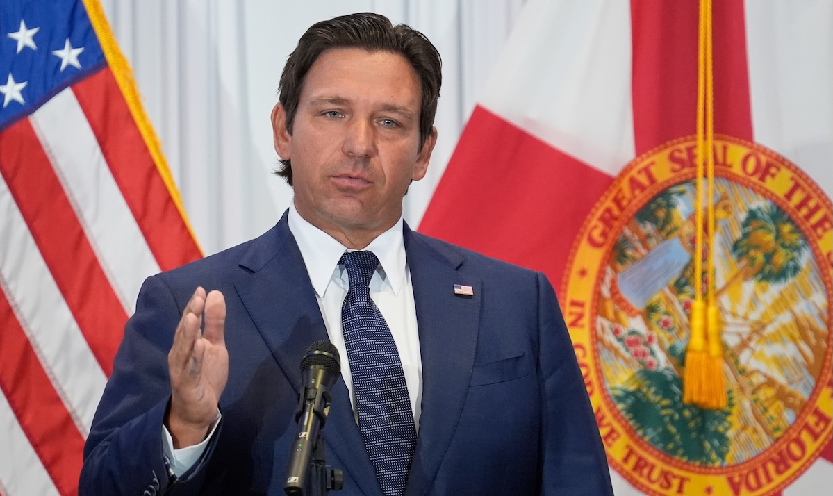 DeSantis en conferencia de prensa en Tampa 08-12-25