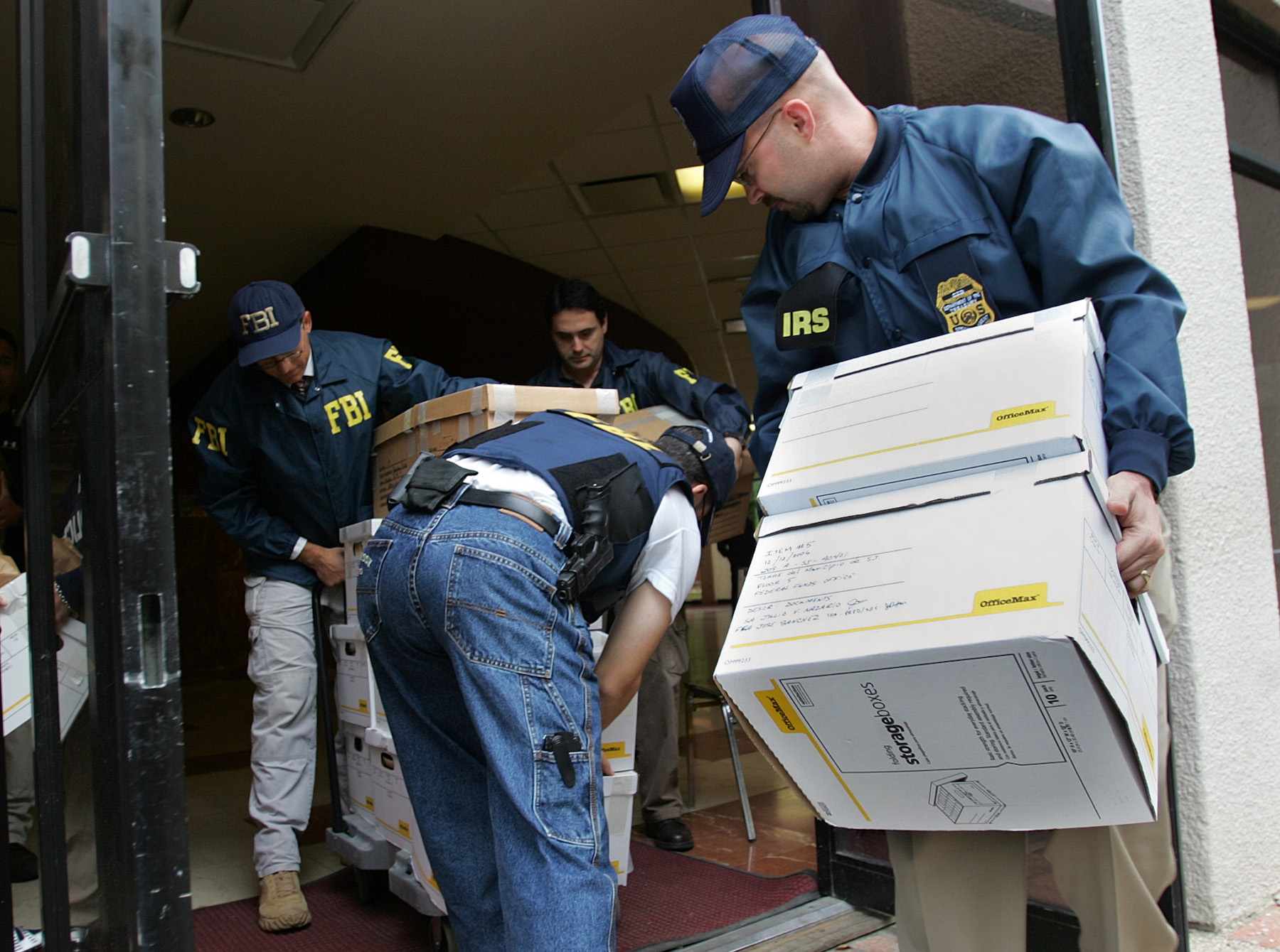 IRS agents in 2006 Puerto Rico raid
