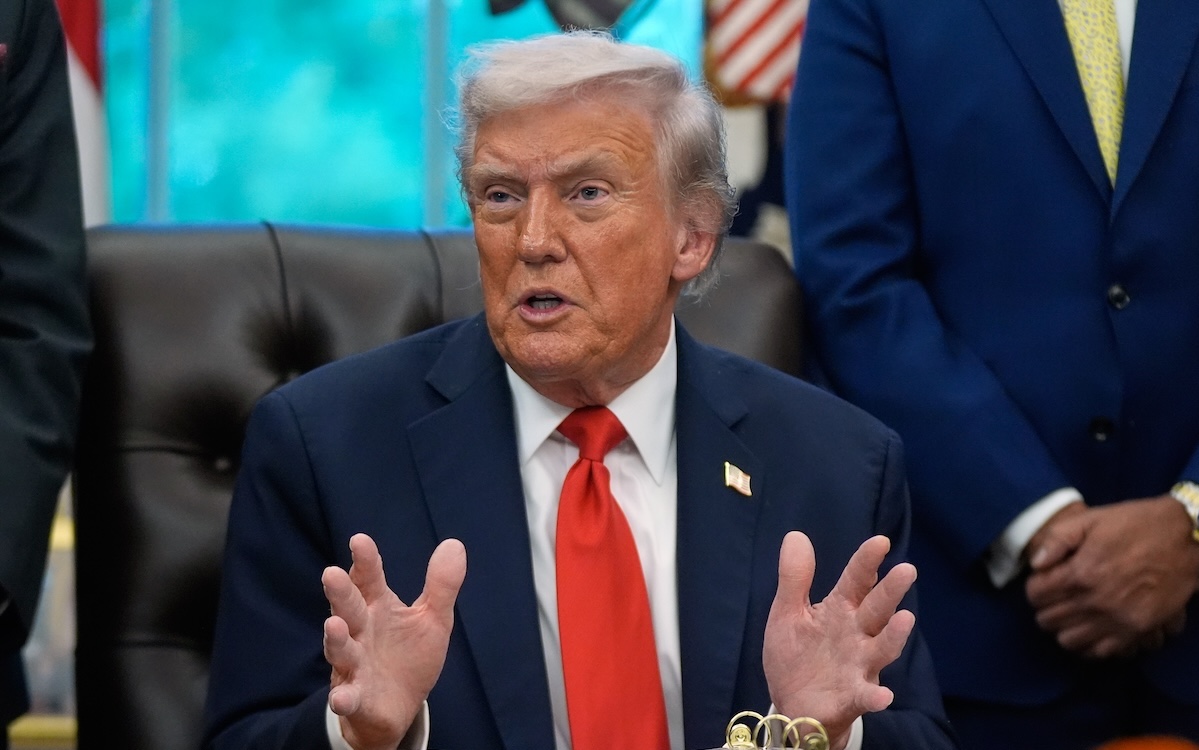 Trump answers questions at Oval Office 10-21-25