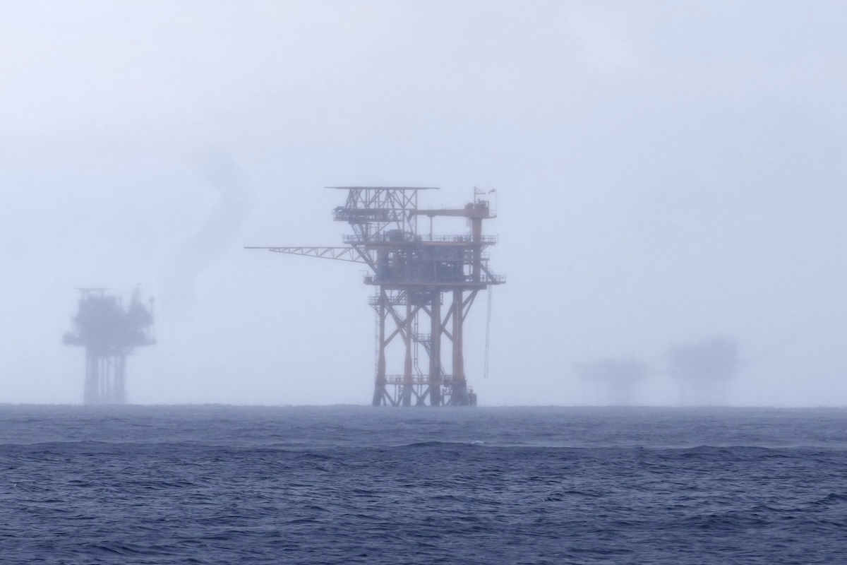 Gulf oil drilling platform
