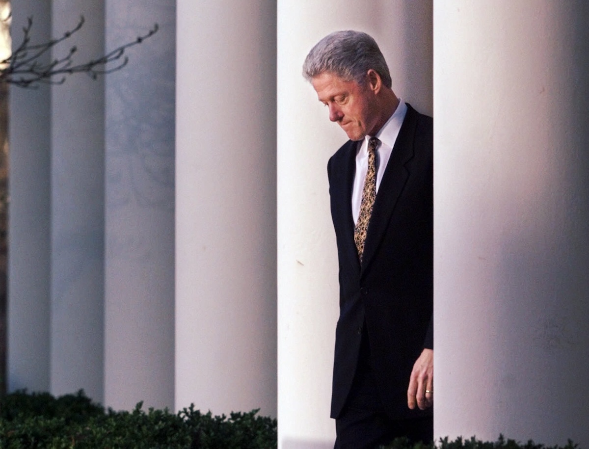 250th photo: Clinton amid WH columns for Lou
